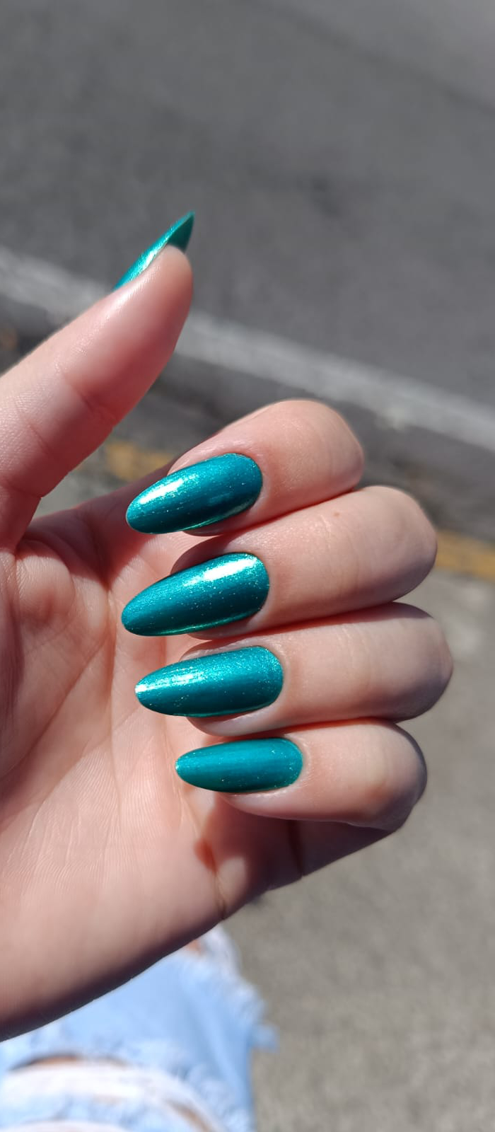 Unhas bordo velvet com pedras luxuosas